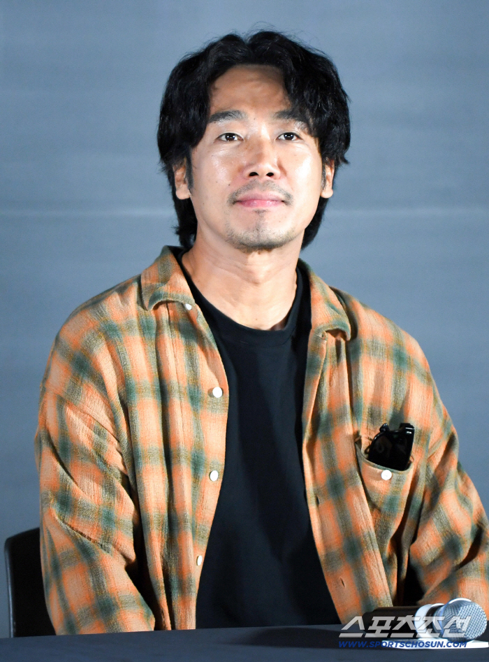 A press screening for the film 'The Eyes' was held on the 15th at CGV Yongsan I'Park Mall in Hangangno-dong, Yongsan District, Seoul. Kim Nam-hee is