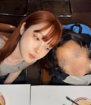 양육권 포기 유깻잎, '2주에 딱 한번' 면접교섭 딸 솔잎 만났다...애틋한 모녀