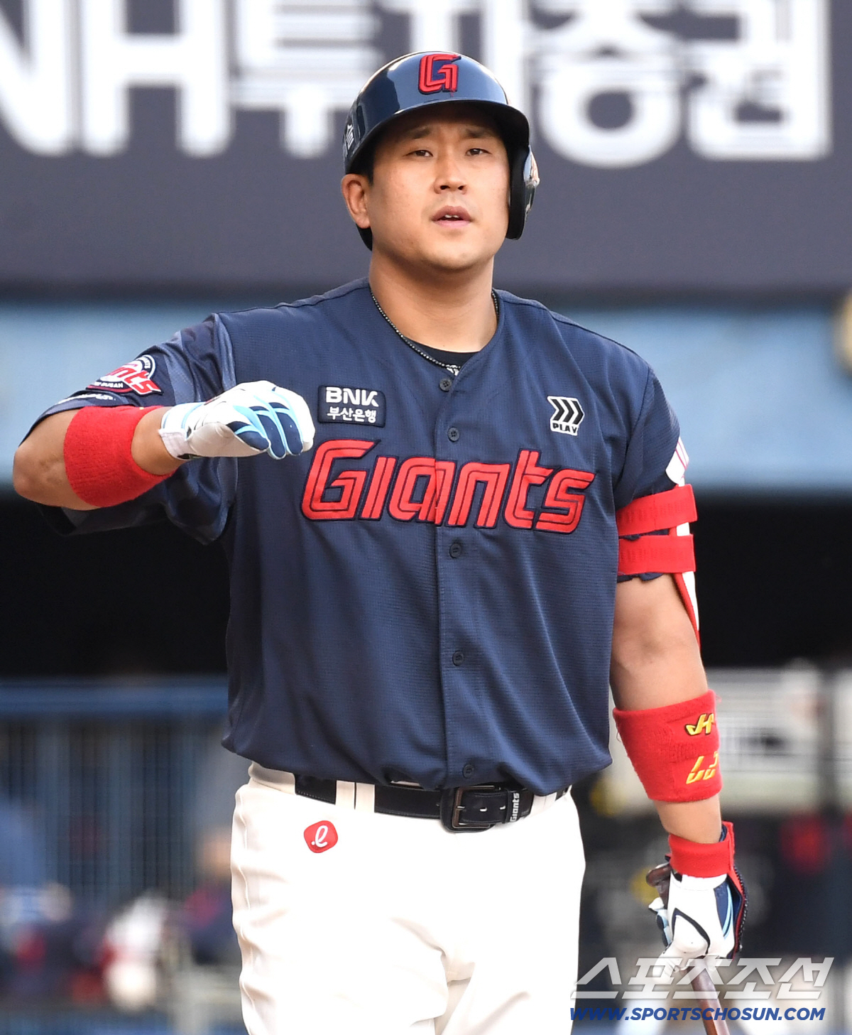 13일 잠실구장에서 열린 LG와 롯데의 경기. 타격하는 롯데 유강남. 잠실=송정헌 기자 songs@sportschosun.com/2026.06.13/