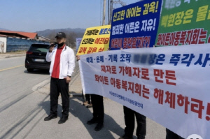 [삶] "너는 왜 창밖 쳐다보니?…그건 잘못한 것이니 밥 굶어라"