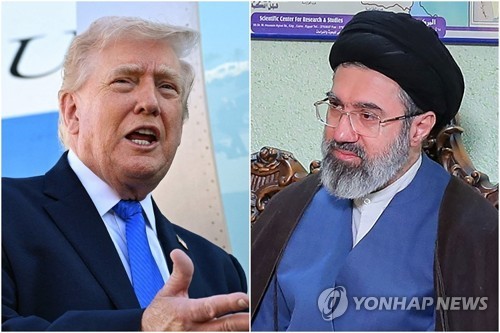 [AFP=연합뉴스 자료사진. HANDOUT / KHAMENEI.IR. 재판매 및 DB 금지]