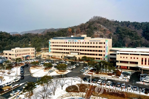 [삶] "한겨울 어린아이가 차가운 철기둥 맨손으로 잡고 있어야 했다"