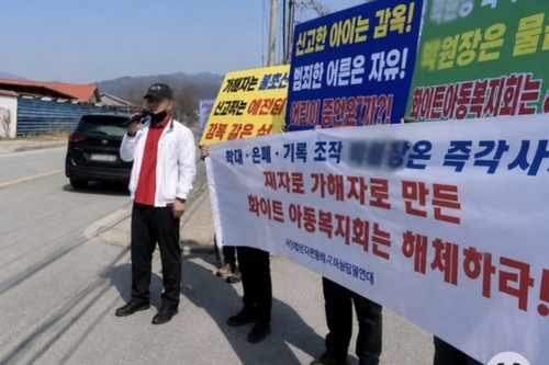 [삶] "한겨울 어린아이가 차가운 철기둥 맨손으로 잡고 있어야 했다"