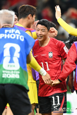 '韓 국대 윙어' 황희찬 월드컵 왔는데 이게 무슨 날벼락, 깜짝 감독 교체 확정 '오피셜'...경질 버튼 누른 울버햄튼, 페이쇼투 감독 선임