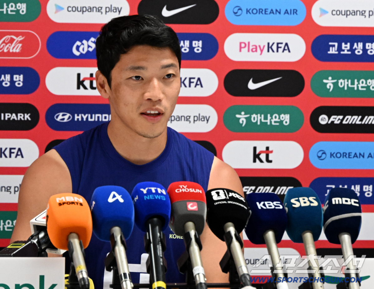9일(한국시각) 멕시코 과달라하라 인근 사포판 월드컵대표팀 베이스캠프 훈련장 치바스 베르데 바예에서 진행된 대한민국 월드컵 대표팀의 공식 훈련. 황희찬이 인터뷰를 하고 있다. 사포판(멕시코)=허상욱 기자 wook@sportschosun.com/2026.06.09/