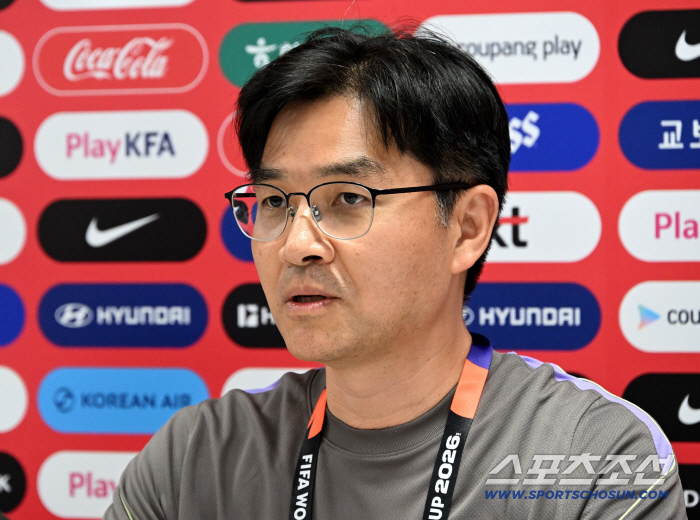 [사포판 현장]"이기혁, 너 정체가 뭐야?" 남다른 MZ멘털에 깜짝 놀란 월드컵대표팀 멘털코치…그가 말하는 홍명보호가 '되는 팀'인 이유