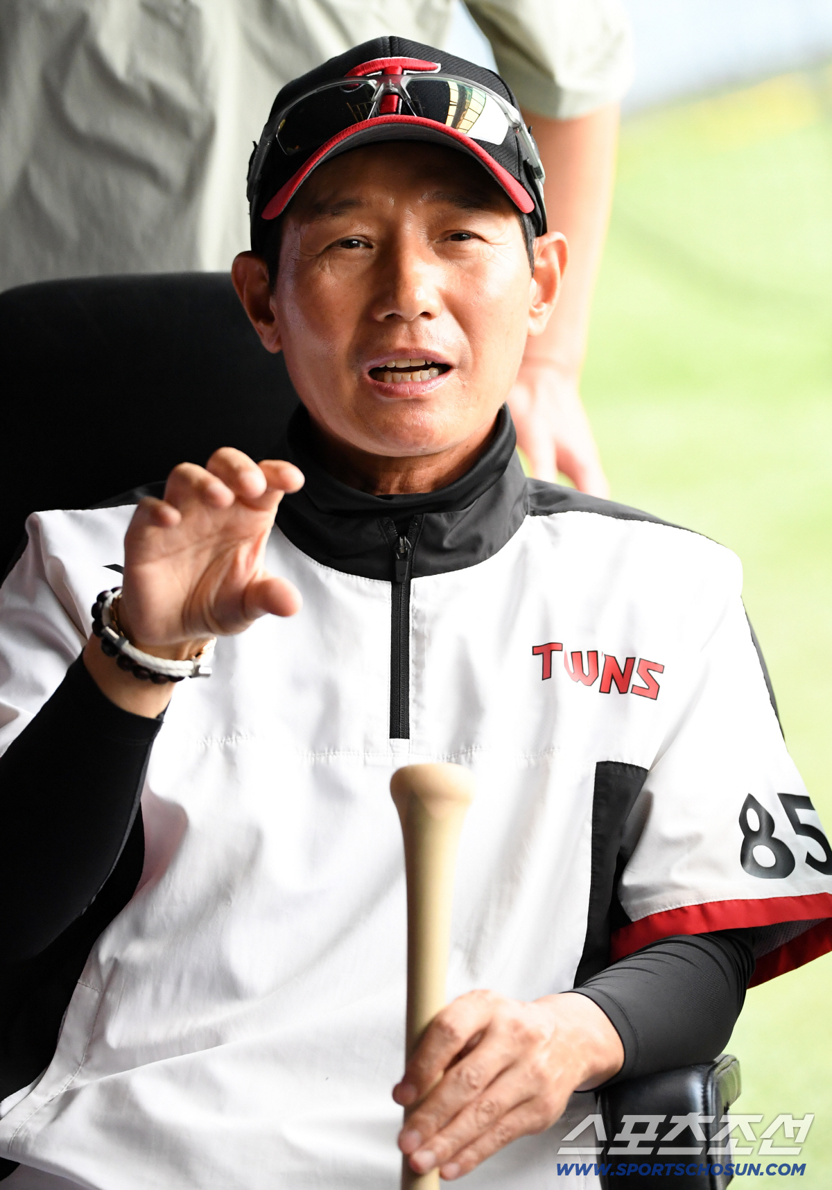 14일 잠실구장에서 열린 LG와 롯데의 경기. LG 염경엽 감독이 인터뷰를 하고 있다. 잠실=박재만 기자 pjm@sportschosun.com/2026.06.14/