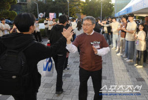 정근식 서울시교육감 신임 대한민국교육감협의회장 선출..."국가 중요 교육과제, 온힘 다해 풀어갈것"...도성훈 인천교육감,학교체육진흥회 당연직 이사 추천