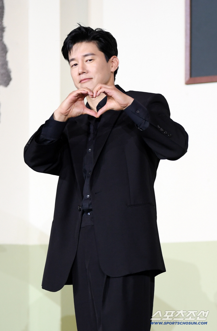'韓의 존 시나' 김무열 붐이 왔다..전화위복 '참교육' 만나 인생작 경신