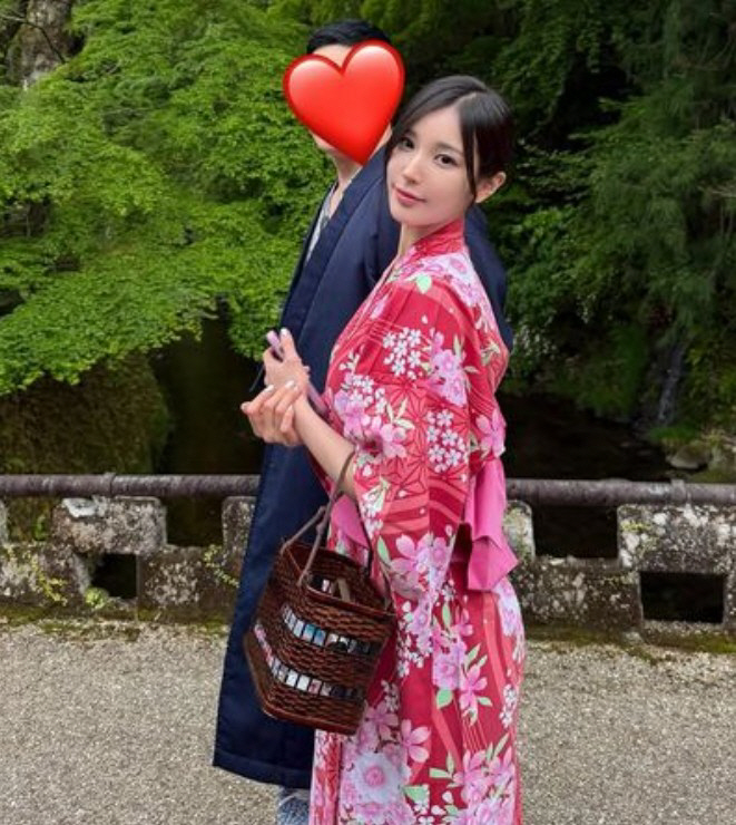 '25세 연예계 은퇴' 김소희, 15세 연상 남편·딸과 日 여행