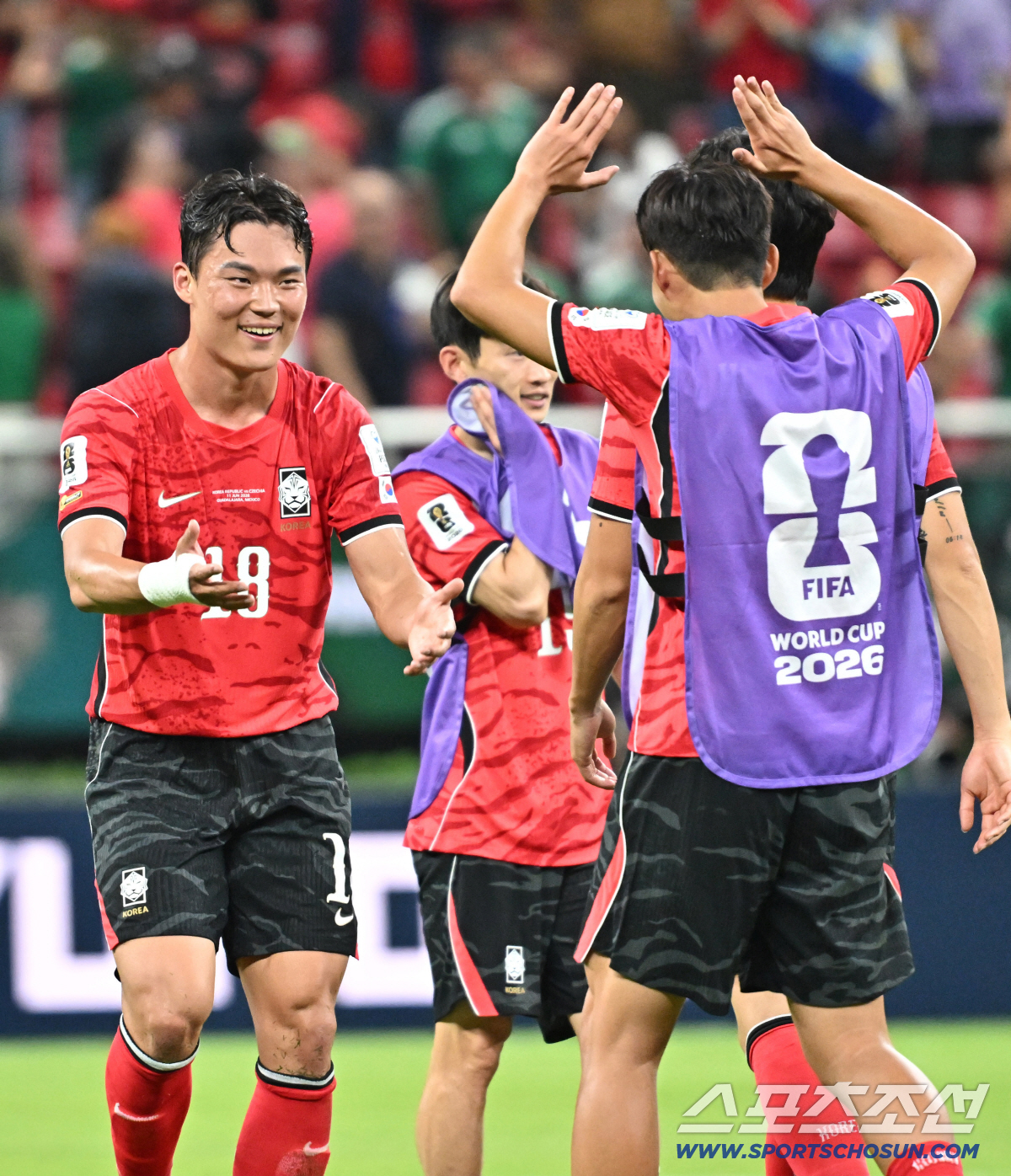 12일(한국시각) 멕시코 과달라하라 사포판의 에스타디오 과달라하라에서 열린 2026 북중미월드컵 대한민국과 체코의 경기. 결승골을 넣은 오현규가 손흥민과 기쁨을 나누고 있다. 사포판(멕시코)=허상욱 기자 wook@sportschosun.com/2026.06.12/