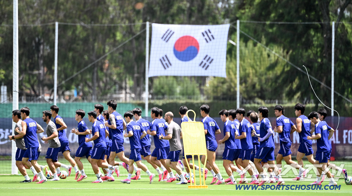 16일(한국시각) 멕시코 과달라하라 인근 사포판 월드컵대표팀 베이스캠프 훈련장 치바스 베르데 바예에서 진행된 대한민국 월드컵 대표팀의 공식 훈련. 선수들이 러닝을 하고 있다. 사포판(멕시코)=허상욱 기자 wook@sportschosun.com/2026.06.16/