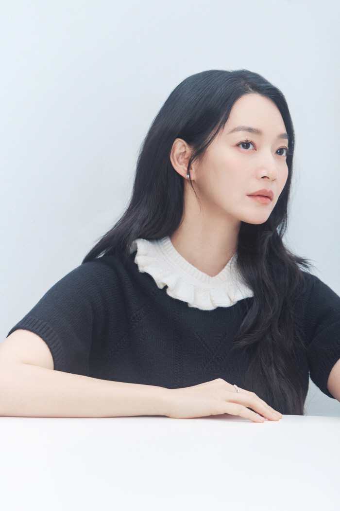 Interview 2 Shin Min-a 'A thriller about running and being chased... At this point, you could call me a 'suffering addict'' ('Beautiful Eyes')