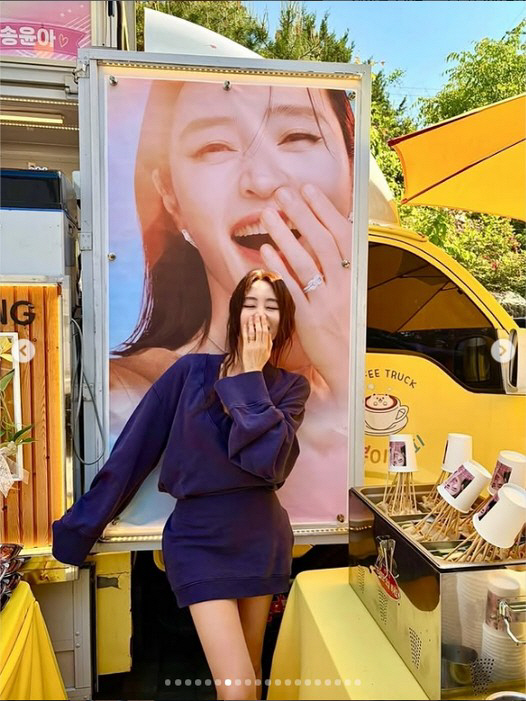 김혜수, '오겜' 황동혁 차기작 촬영 끝냈다···김지훈과 밀착 투샷 '눈길'