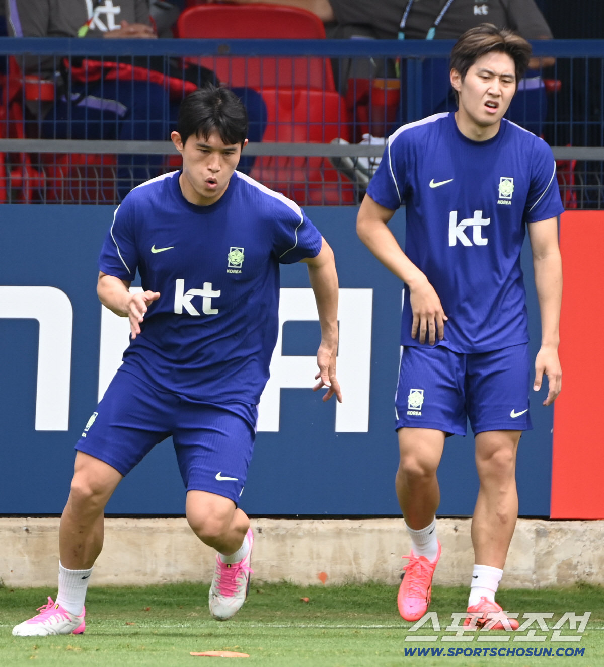 8일(한국시각) 멕시코 과달라하라 인근 사포판 월드컵대표팀 베이스캠프 훈련장 치바스 베르데 바예에서 진행된 대한민국 월드컵 대표팀의 공식 훈련, 이동경과 이강인이 질주하고 있다. 사포판(멕시코)=허상욱 기자 wook@sportschosun.com/2026.06.08/