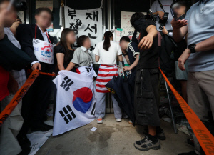 "이럴 일인가" 장비 빌려 출국한 펜싱 국대, 亞선수권 호텔비,참가비도 임원 사비 송금...잠실 개표소 봉쇄, 체육단체 진입 난항 '점입가경'