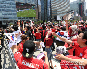 "응원만 했을 뿐인데"…월드컵·스포츠 관람, 정신건강에 뜻밖의 효과