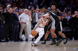 "샌안토니오, 팍스 트레이드해야 한다!" NBA 빅마우스의 거침없는 비판 "팍스, 딜런 하퍼의 앞길 막고 있다"