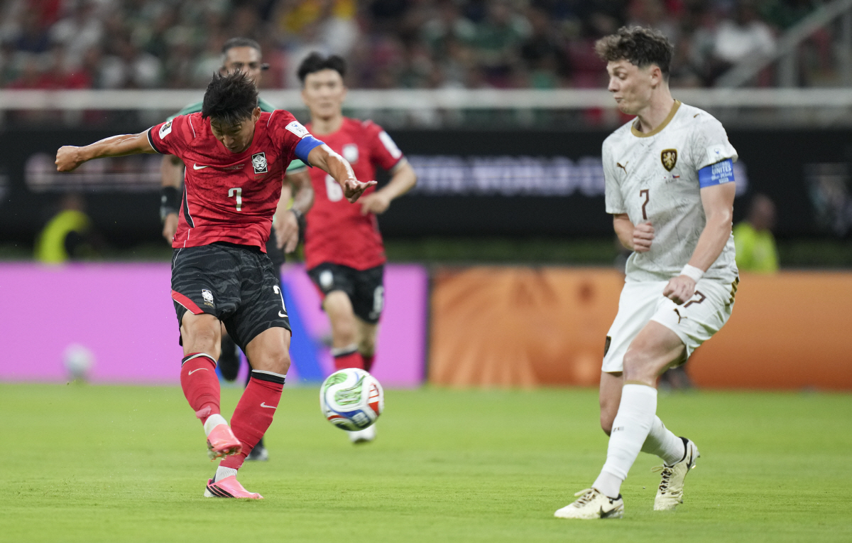 "SON, 토트넘 올 여름 복귀 가능!". 전 토트넘 스카우트가 제기한 또다시 불거진 토트넘행. 토트넘은 SON이 절실, 현실은 NO