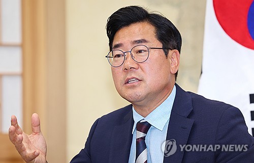 (인천=연합뉴스) 임순석 기자 = 박찬대 인천시장 당선인이 지난 16일 인천 연수구 인천시장직 인수위원회 사무실에서 연합뉴스와 인터뷰하고 있다. 2026.6.17 soonseok02@yna.co.kr