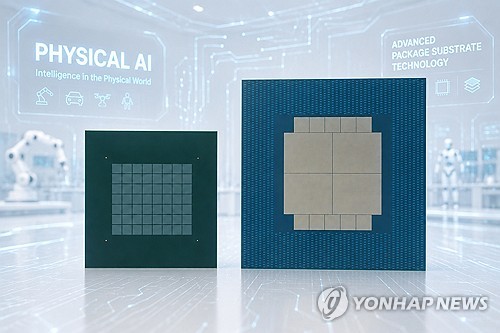 (서울=연합뉴스) LG이노텍은 '2026 ECTC(전자부품기술학회)'에 참가해 차세대 반도체 기판 기술을 글로벌 반도체 기업들에 선보인다고 27일 밝혔다. 사진은 초대면적 FC-BGA 기판 샘플 제품 2종. 2026.5.27 [LG이노텍 제공. 재판매 및 DB 금지] photo@yna.co.kr