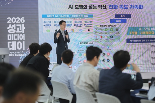 홍진배 정보통신기획평가원장이 17일 서울 마포구 AI·SW마에스트로 연수센터에서 열린 '2026 성과 미디어 데이'에서 발표를 하고 있다. [정보통신기획평가원 제공. 재판매 및 DB 금지]