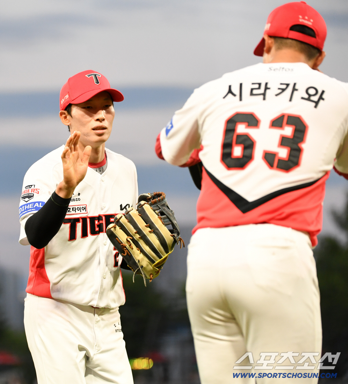 공수에서 자신을 도운 김호령을 끝까지 기다린 시라카와.