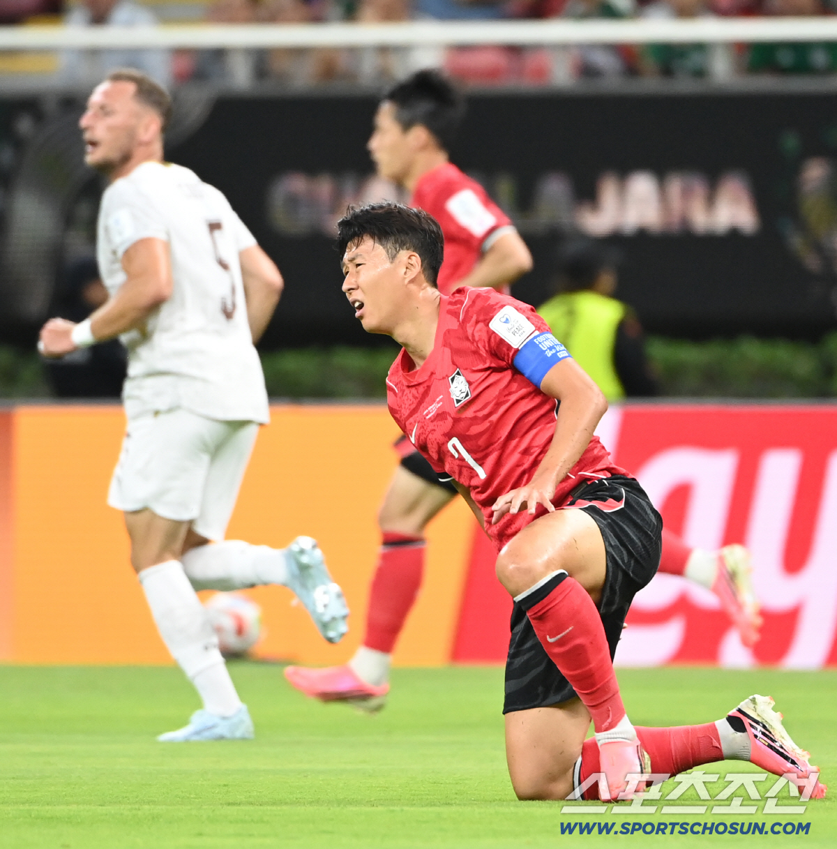 12일(한국시각) 멕시코 과달라하라 사포판의 에스타디오 과달라하라에서 열린 2026 북중미월드컵 대한민국과 체코의 경기. 손흥민이 공을 뺏긴 뒤 아쉬워하고 있다. 사포판(멕시코)=허상욱 기자 wook@sportschosun.com/2026.06.12/