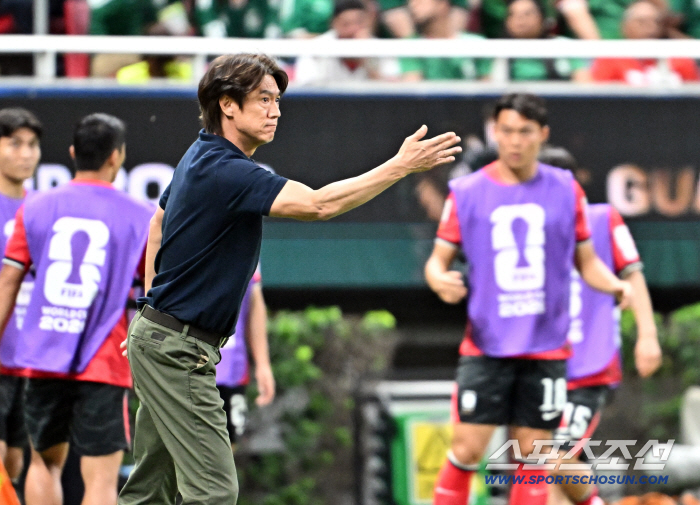 "초대박!" 홍명보호 '체코전 역전승' 효과 미쳤다…韓 실시간 FIFA 21위→이란 밀어내고 亞 랭킹 2위 탈환 '환호'