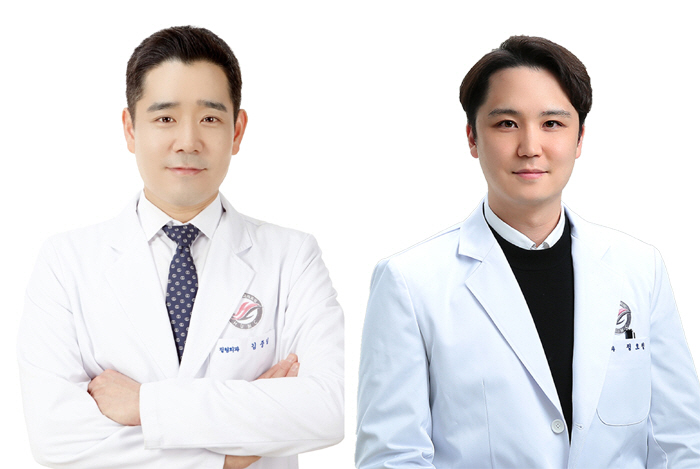 김중일(왼쪽)·정호정 교수