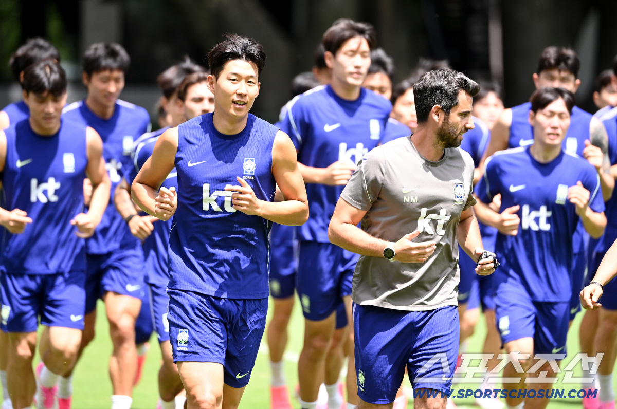 16일(한국시각) 멕시코 과달라하라 인근 사포판 월드컵대표팀 베이스캠프 훈련장 치바스 베르데 바예에서 진행된 대한민국 월드컵 대표팀의 공식 훈련. 손흥민과 선수들이 러닝을 하고 있다. 사포판(멕시코)=허상욱 기자 wook@sportschosun.com/2026.06.16/