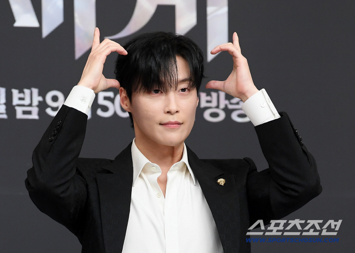 Official Heo Nam-jun of 'Brave New World' Syndrome to Star in 'Whale Star' as Next Project, Co-Starring with Choi Woo-shik and Moon Ga-young, Set to Air in 2027