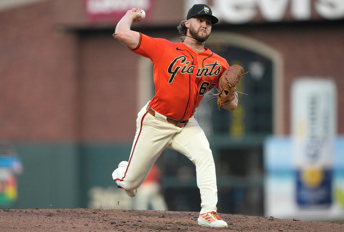 SAN FRANCISCO, CALIFORNIA - JUNE 12: Landen Roupp #65 of the San Francisco Giants pitches against the Chicago Cubs in the top of the third inning at Oracle Park on June 12, 2026 in San Francisco, California. Thearon W. Henderson/Getty Images/AFP (Photo by Thearon W. Henderson / GETTY IMAGES NORTH AMERICA / Getty Images via AFP)