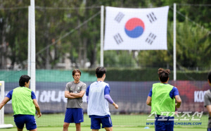 [과달라하라 현장 이슈]"한국 스파이·스파이" 거리더니, 진짜 스파이는 따로 있었네…초유의 불법 드론 논란, 대표팀 '발 빠른 대처'가 핵심 정보 유출 막았다
