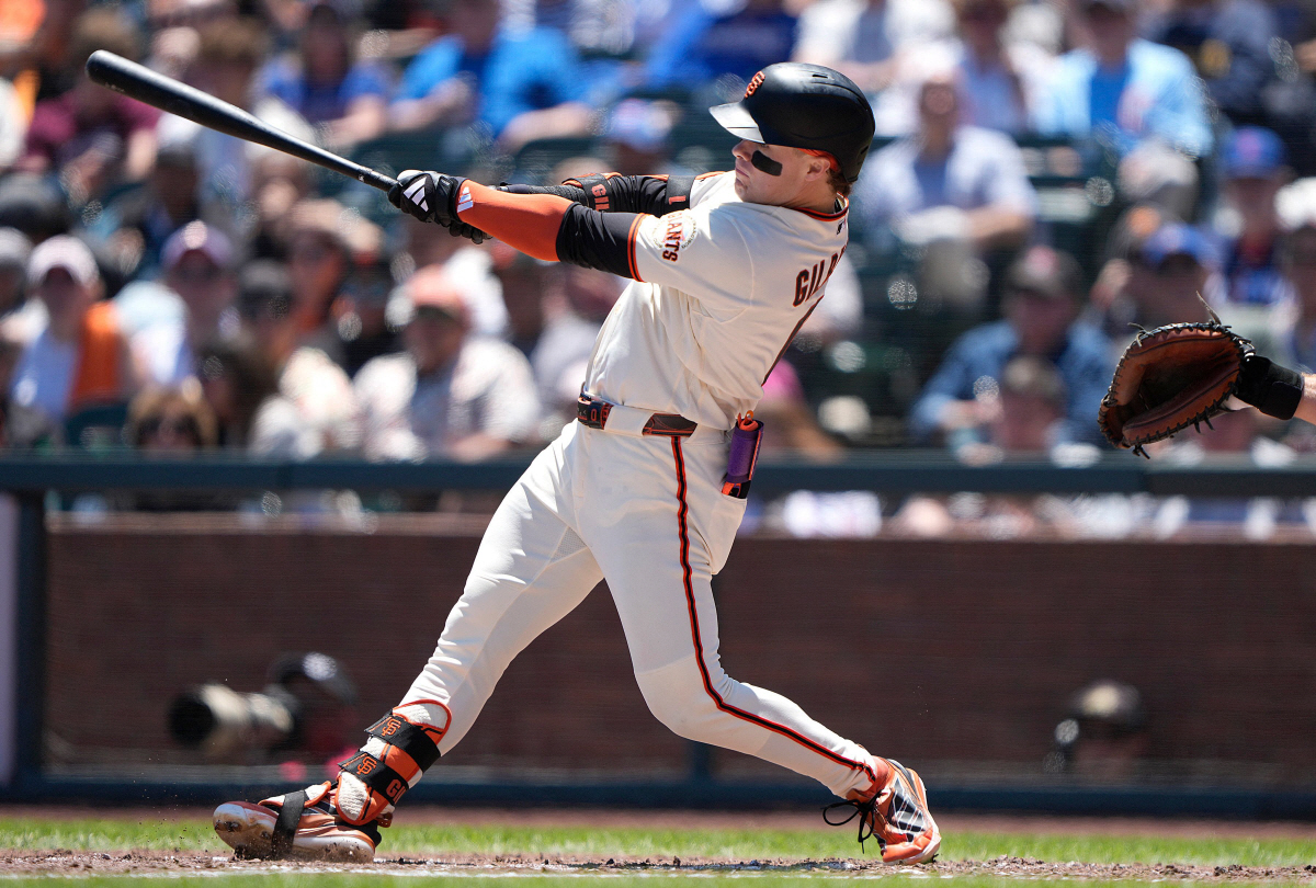 SAN FRANCISCO, CALIFORNIA - JUNE 14: Drew Gilbert #0 of the San Francisco Giants hits an RBI double scoring Jung Hoo Lee #51 against the Chicago Cubs in the bottom of the fifth inning at Oracle Park on June 14, 2026 in San Francisco, California. Thearon W. Henderson/Getty Images/AFP (Photo by Thearon W. Henderson / GETTY IMAGES NORTH AMERICA / Getty Images via AFP)