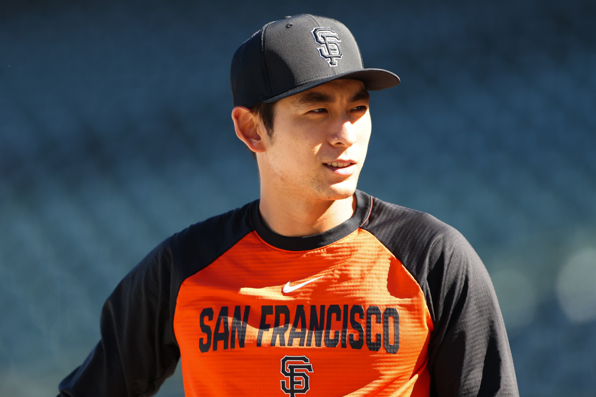 San Francisco Giants' Jung Hoo Lee looks on during batting practice before a baseball game against the Chicago Cubs, Saturday, June 13, 2026, in San Francisco, Calif. (AP Photo/Scott Marshall)