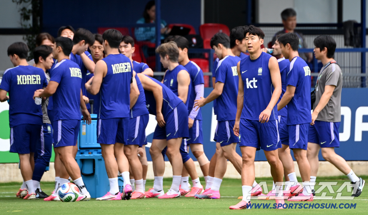 16일(한국시각) 멕시코 과달라하라 인근 사포판 월드컵대표팀 베이스캠프 훈련장 치바스 베르데 바예에서 진행된 대한민국 월드컵 대표팀의 공식 훈련. 손흥민이 훈련 중 발걸음을 옮기고 있다. 사포판(멕시코)=허상욱 기자 wook@sportschosun.com/2026.06.16/
