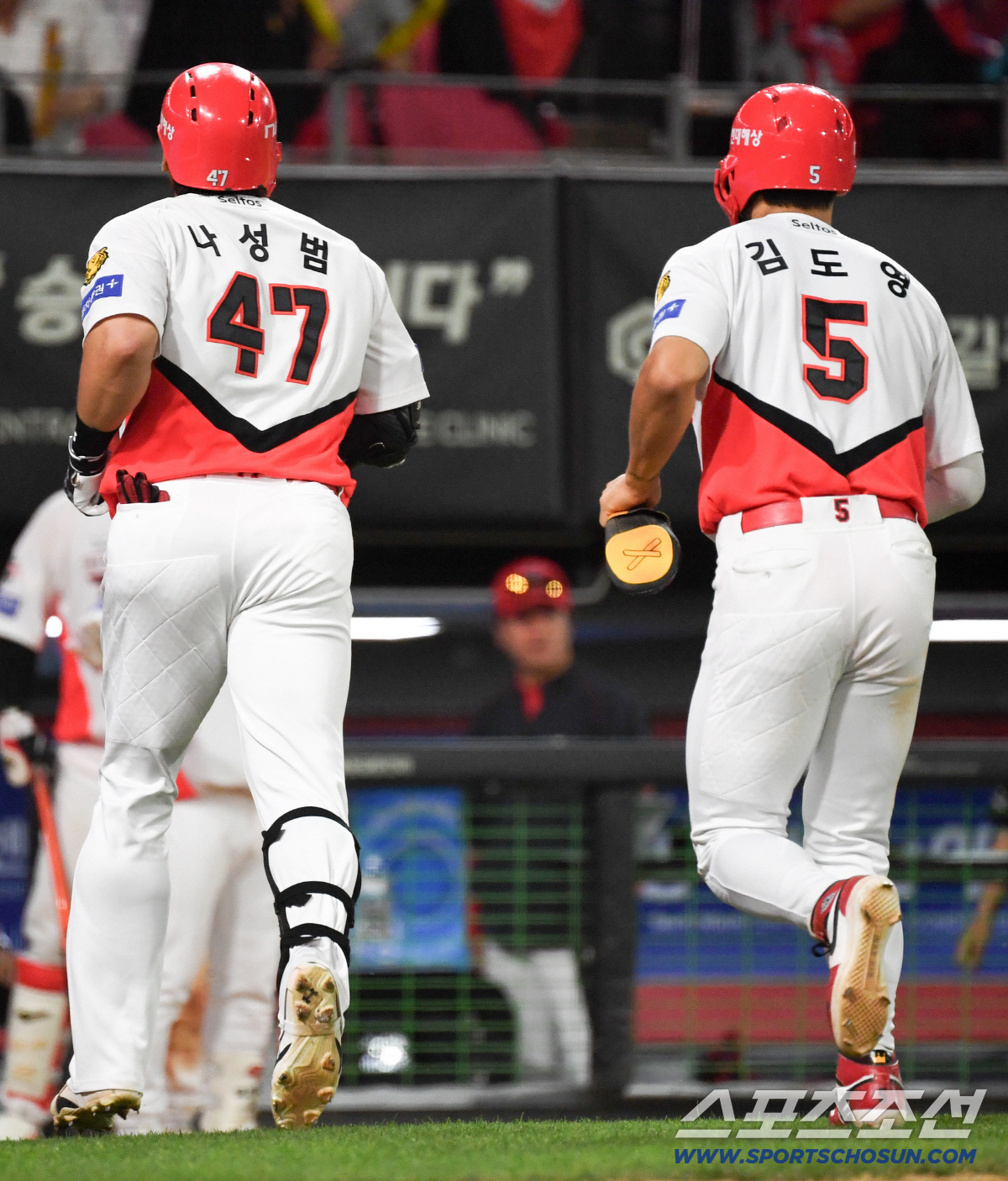 17일 광주 기아챔피언스필드에서 열린 KIA와 LG의 경기. 8회말 무사 1루 KIA 나성범이 투런포를 날린 뒤 김도영과 함께 환호하고 있다. 광주=박재만 기자 pjm@sportschosun.com/2026.06.17/
