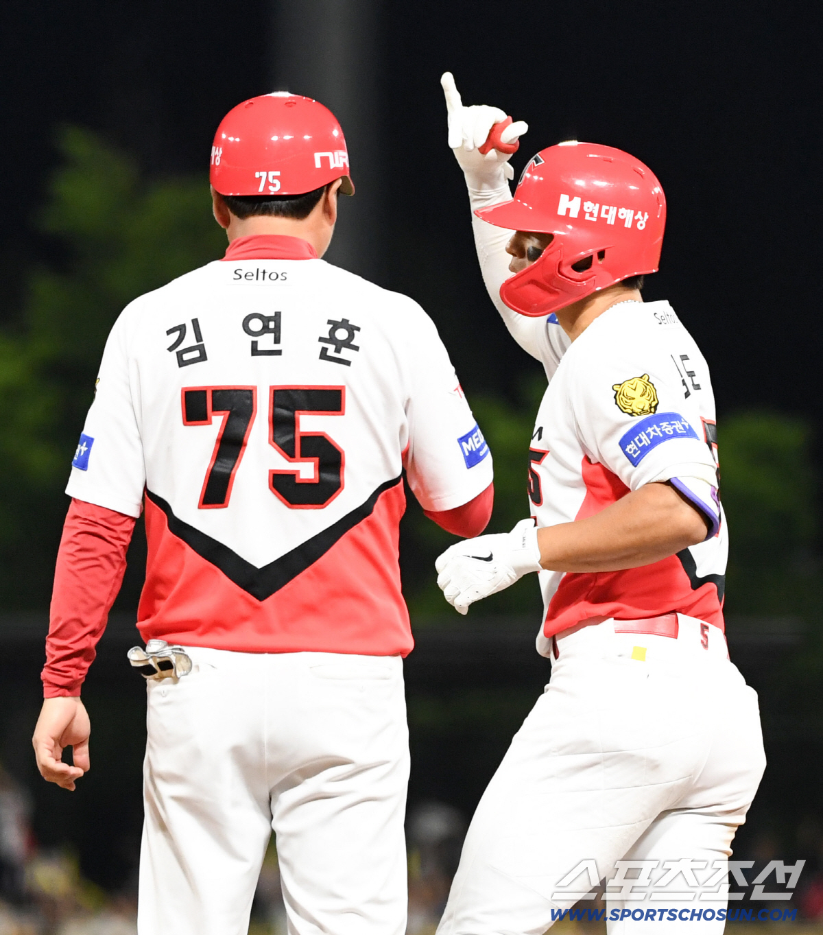 17일 광주 기아챔피언스필드에서 열린 KIA와 LG의 경기. 8회말 무사 2루 KIA 김도영이 적시타를 날린 뒤 환호하고 있다. 광주=박재만 기자 pjm@sportschosun.com/2026.06.17/