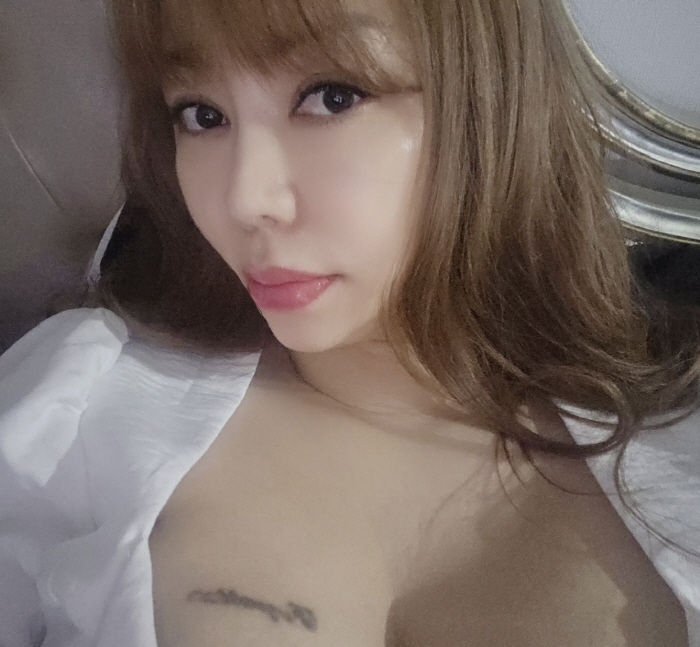 '돌싱' 10기 정숙, 제거 시술 후에도 가슴 문신 선명.."아픈데 10번 더 받아야"