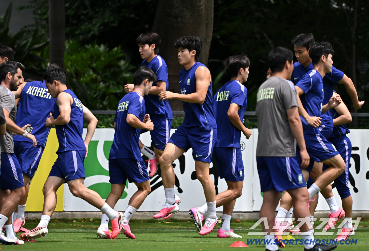 16일(한국시각) 멕시코 과달라하라 인근 사포판 월드컵대표팀 베이스캠프 훈련장 치바스 베르데 바예에서 진행된 대한민국 월드컵 대표팀의 공식 훈련. 부상에서 복귀한 배준호와 김태현이 함께 훈련을 펼치고 있다. 사포판(멕시코)=허상욱 기자 wook@sportschosun.com/2026.06.16/