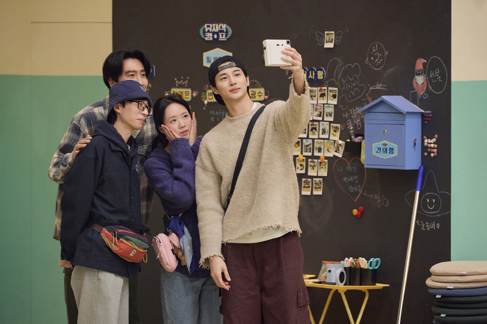Still from Netflix's variety show "Jae-seok's B&B Rules!" Photo courtesy of Netflix