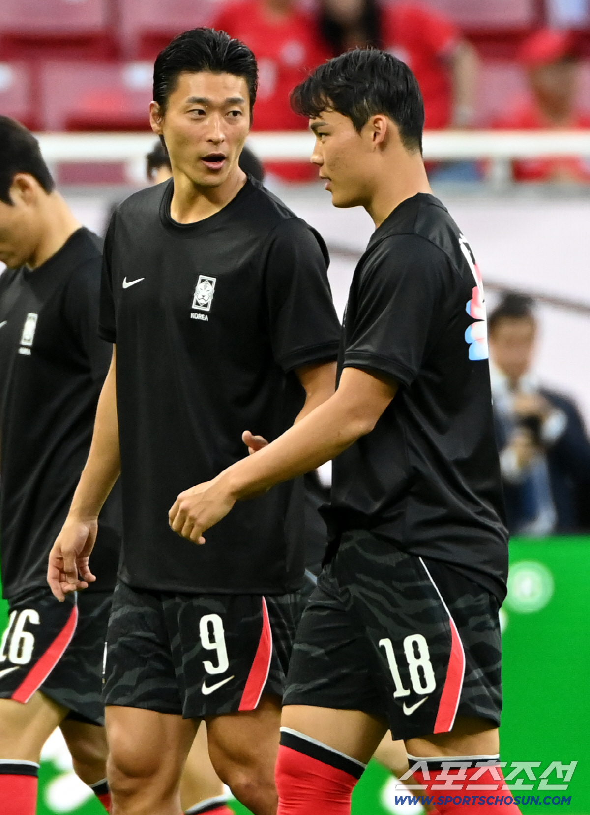 12일(한국시각) 멕시코 과달라하라 사포판의 에스타디오 과달라하라에서 열린 2026 북중미월드컵 대한민국과 체코의 경기. 경기 전 조규성 오현규가 워밍업을 위해 그라운드로 나서 이야기를 하고 있다. 사포판(멕시코)=허상욱 기자 wook@sportschosun.com/2026.06.12/