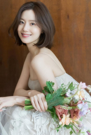 문채원, 28일 결혼…비연예인 연인과 비공개 예식[공식]