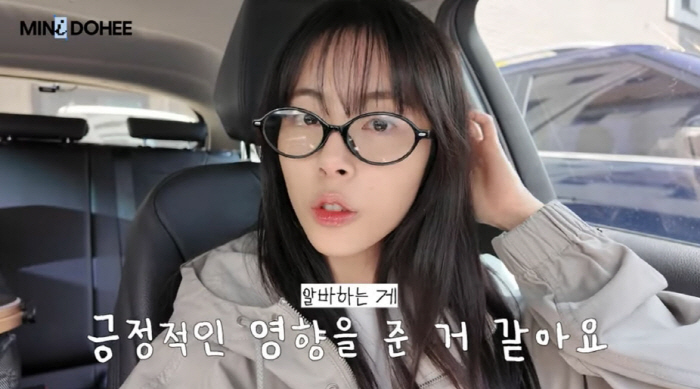 민도희, '공항 민폐 의자 발 올리기 논란' 뒤 돌연 카페 알바…1년 만에 전한 근황