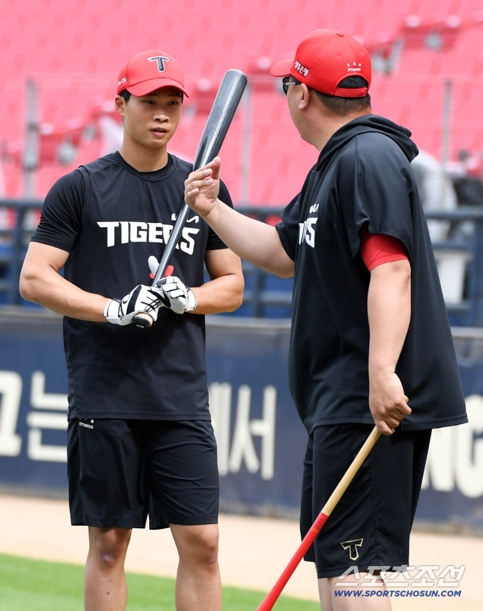 "뼈만 남은 아들, 나도 그 나이땐…" AG도 가는데, 월간 타율 '0.102'라니 → 시들시들 KIA 히트상품, 지켜보는 속상한 진심 [피플]