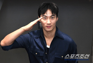 [SC인터뷰] "난생 처음 '러블리' 칭찬까지"…이홍내, '경소문' 빌런→'취사병' 츤데레 병장으로(종합)