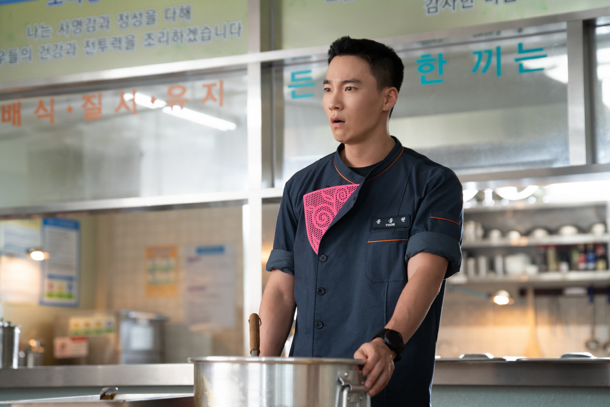 [SC인터뷰] "난생 처음 '러블리' 칭찬까지"…이홍내, '경소문' 빌런→'취사병' 츤데레 병장으로(종합)