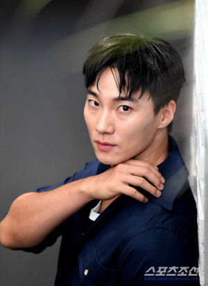 [인터뷰③] 이홍내 "미각보이즈 담백동현으로 합류하고 싶었지만..아이돌美 없어"('취사병')