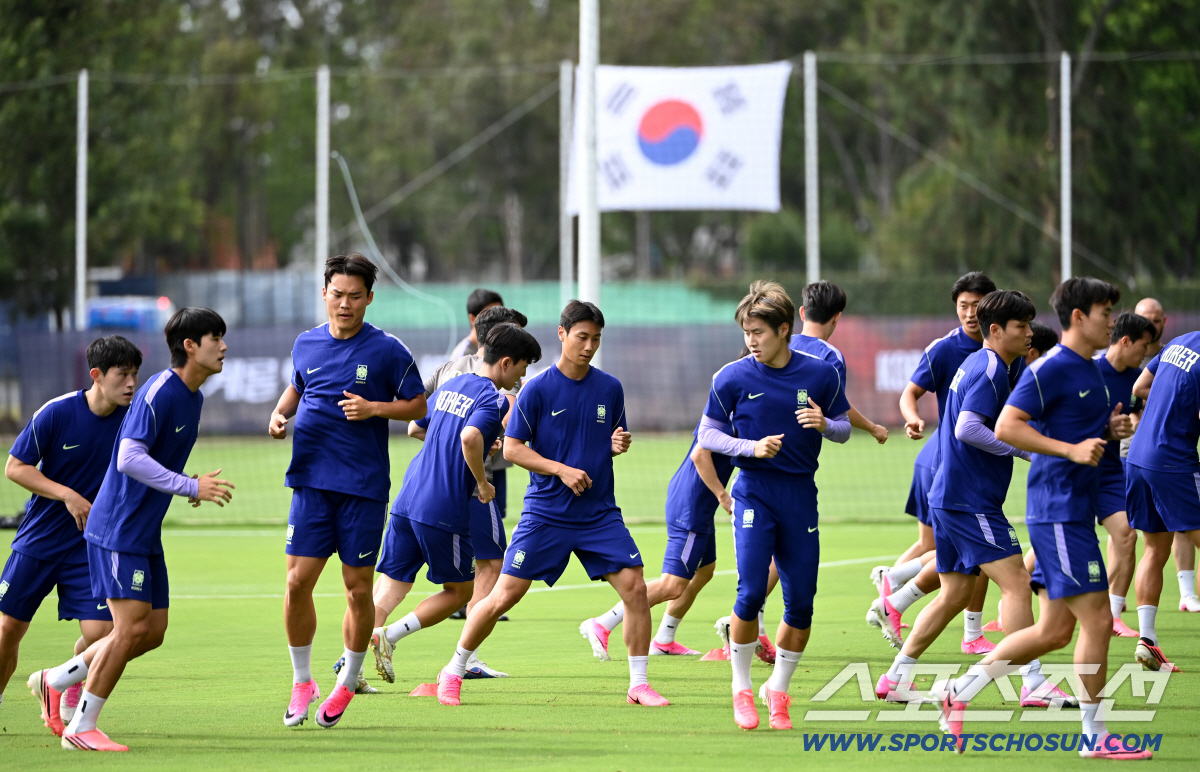 2026 북중미 월드컵 멕시코전을 하루 앞둔 대한민국 월드컵 대표팀이 18일(한국시각) 멕시코 과달라하라 인근 사포판 월드컵대표팀 베이스캠프 훈련장 치바스 베르데 바예에서 훈련을 가졌다. 선수들이 훈련을 펼치고 있다. 사포판(멕시코)=허상욱 기자 wook@sportschosun.com/2026.06.18/